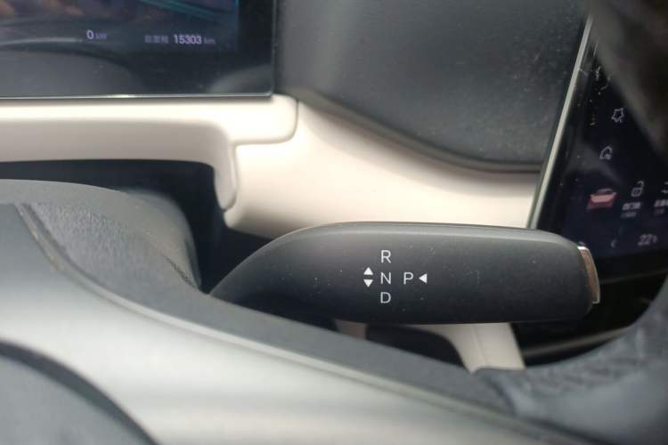 Used BYD Yuan UP 2025 Intelligent Driving Version 401 KM Dynamic Edition Gear Lever
