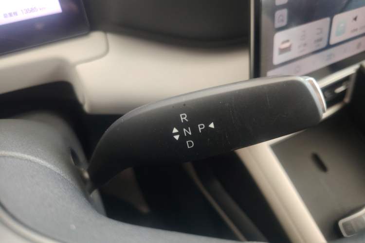 Used BYD Yuan UP 2025 Intelligent Driving Version 401 km Beyond-Range Edition Gear Lever