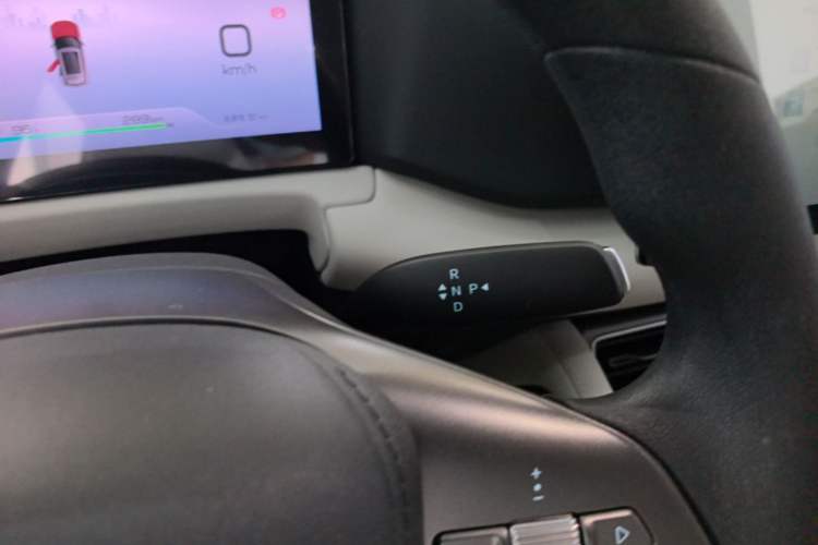 Used BYD Yuan UP 2025 Model 301KM Leading Version Gear Lever