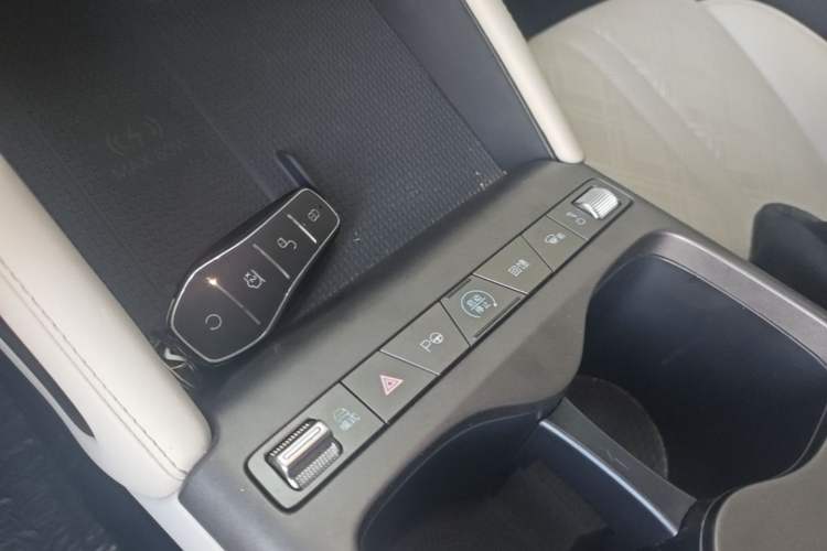 Used BYD Yuan UP 2025 Intelligent Driving Version 401 km Leading Edition Gear Lever