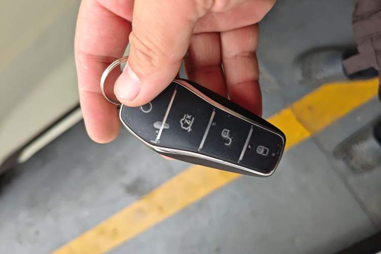 Used BYD Yuan UP 2025 Intelligent Driving Version 401 KM Dynamic Edition Interior 1