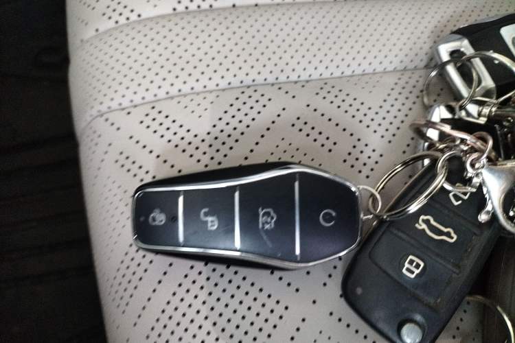 Used BYD Yuan UP 2025 Intelligent Driving Version 401 km Beyond-Range Edition Interior 1