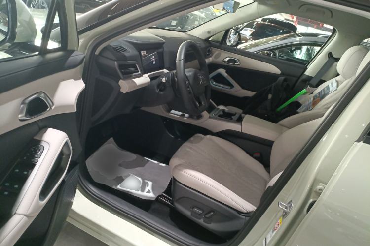Used BYD Yuan UP 2025 Intelligent Driving Version 401 km Beyond-Range Edition Interior 3