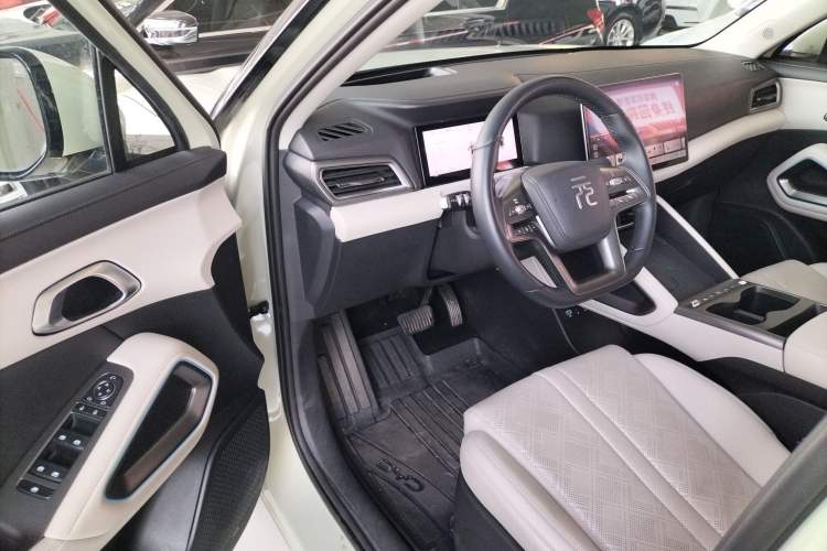 Used BYD Yuan UP 2025 Intelligent Driving Version 401 km Beyond-Range Edition Interior 3