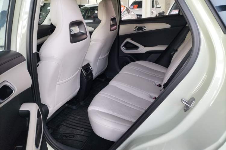 Used BYD Yuan UP 2025 Intelligent Driving Version 401 km Beyond-Range Edition Interior 4