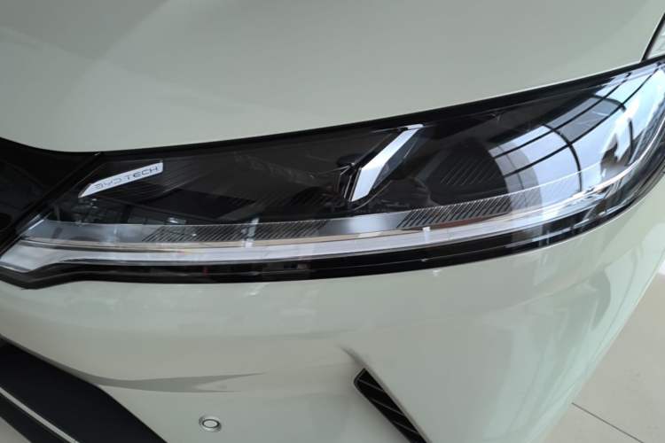 Used BYD Yuan UP 2025 Intelligent Driving Version 401 KM Dynamic Edition Left Front Headlight