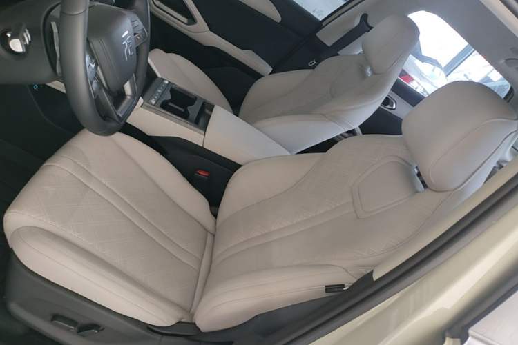 Used BYD Yuan UP 2025 Intelligent Driving Version 401 km Beyond-Range Edition Left Front Seat