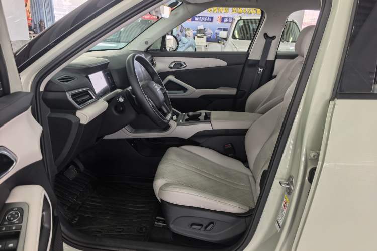 Used BYD Yuan UP 2025 Intelligent Driving Version 401 km Beyond-Range Edition Left Front Seat