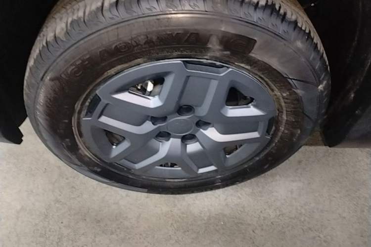Used BYD Yuan UP 2025 Model 301KM Leading Version Left Front Wheel Hub