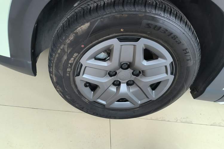 Used BYD Yuan UP 2025 Intelligent Driving Version 401 KM Dynamic Edition Left Front Wheel Hub
