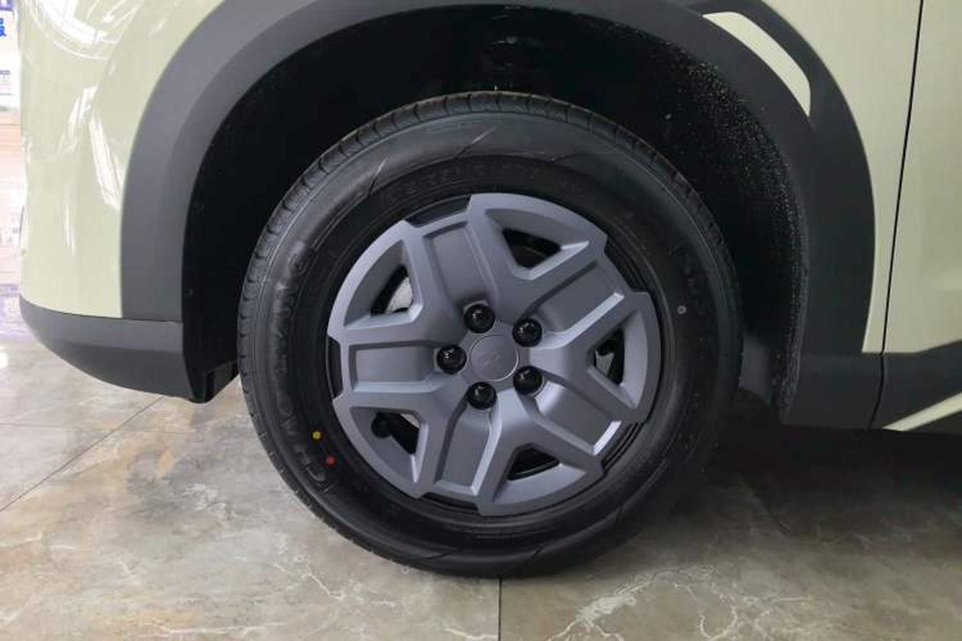 Used BYD Yuan UP 2025 Model 301KM Leading Version Left Front Wheel Hub