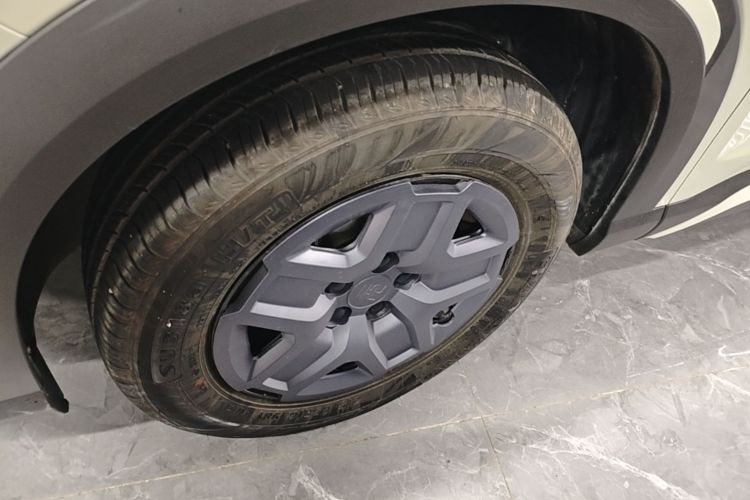 Used BYD Yuan UP 2025 Intelligent Driving Version 401 KM Dynamic Edition Left Front Wheel Hub
