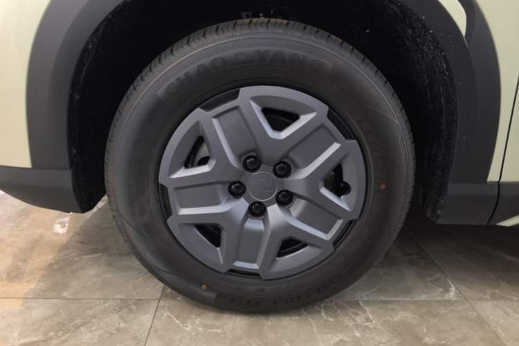 Used BYD Yuan UP 2025 Model 301KM Leading Version Left Front Wheel Hub