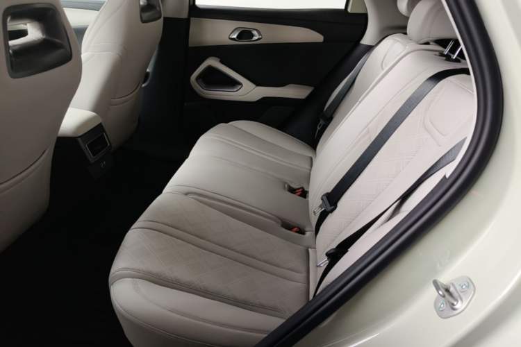 Used BYD Yuan UP 2025 Intelligent Driving Version 401 KM Dynamic Edition Left Rear Seat