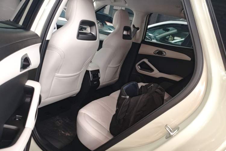 Used BYD Yuan UP 2025 Intelligent Driving Version 401 KM Dynamic Edition Left Rear Seat
