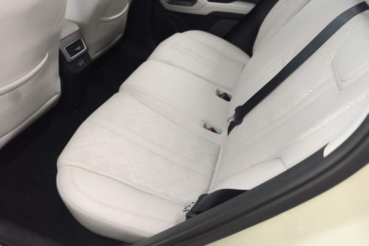 Used BYD Yuan UP 2025 Intelligent Driving Version 401 km Leading Edition Left Rear Seat