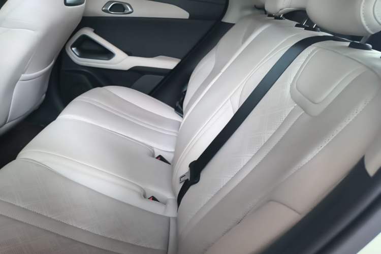 Used BYD Yuan UP 2025 Intelligent Driving Version 401 KM Dynamic Edition Left Rear Seat