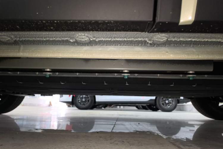 Used BYD Yuan UP 2025 Model 301KM Leading Version Left Side Sill
