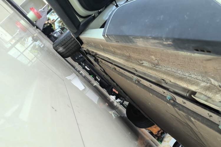 Used BYD Yuan UP 2025 Intelligent Driving Version 401 KM Dynamic Edition Left Side Sill
