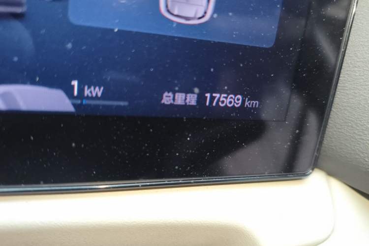 Used BYD Yuan UP 2025 Intelligent Driving Version 401 KM Dynamic Edition Odometer Close Up