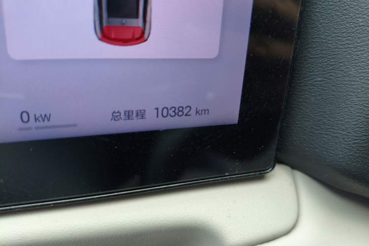 Used BYD Yuan UP 2025 Intelligent Driving Version 401 km Leading Edition Odometer Close Up