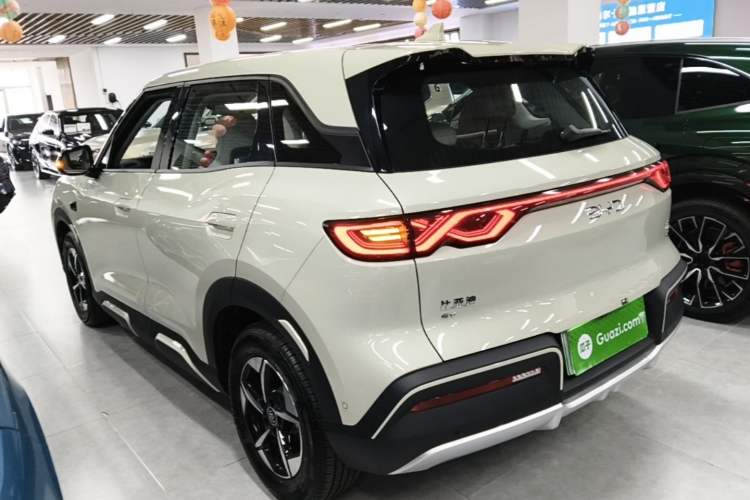 Used BYD Yuan UP 2025 Intelligent Driving Version 401 km Leading Edition Rear Left 45 Deg