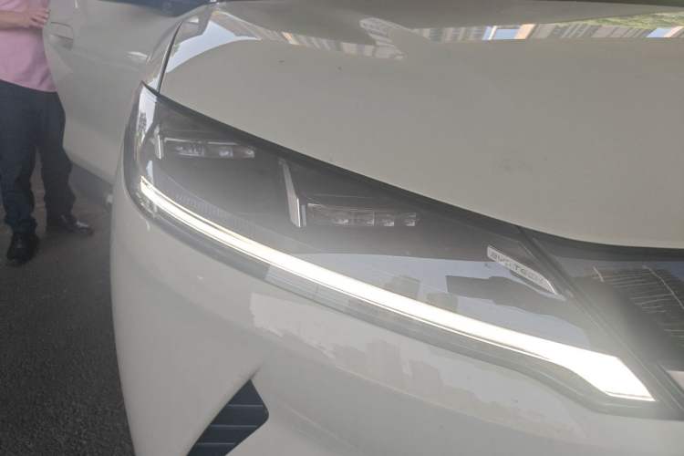 Used BYD Yuan UP 2025 Intelligent Driving Version 401 KM Dynamic Edition Right Front Headlight