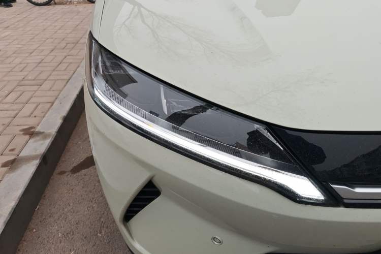 Used BYD Yuan UP 2025 Intelligent Driving Version 401 KM Dynamic Edition Right Front Headlight