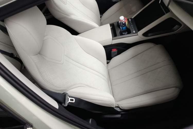 Used BYD Yuan UP 2025 Intelligent Driving Version 401 KM Dynamic Edition Right Front Seat