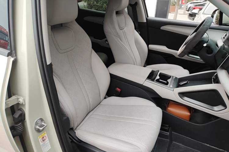 Used BYD Yuan UP 2025 Model 301KM Leading Version Right Front Seat