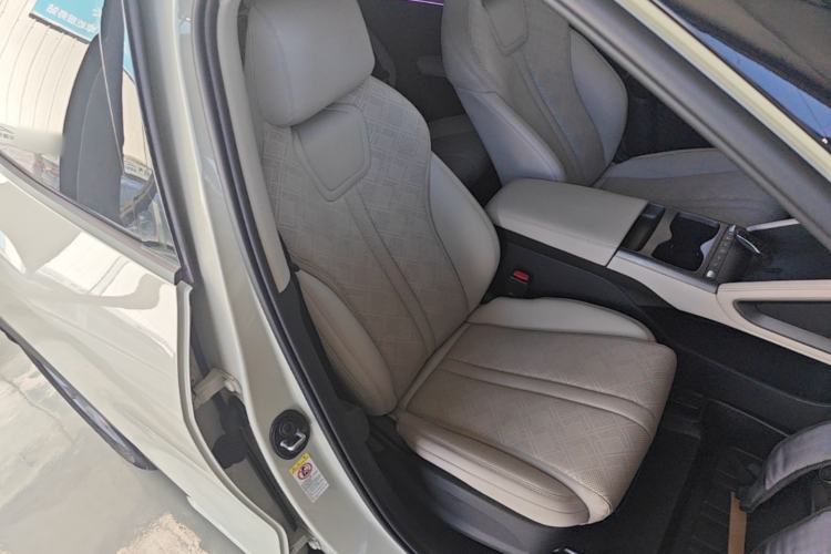 Used BYD Yuan UP 2025 Intelligent Driving Version 401 KM Dynamic Edition Right Front Seat