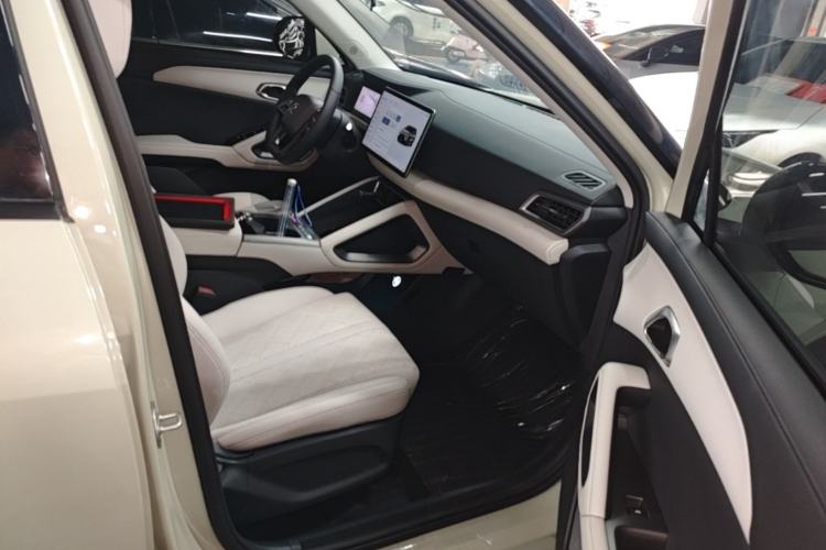 Used BYD Yuan UP 2025 Intelligent Driving Version 401 KM Dynamic Edition Right Front Seat