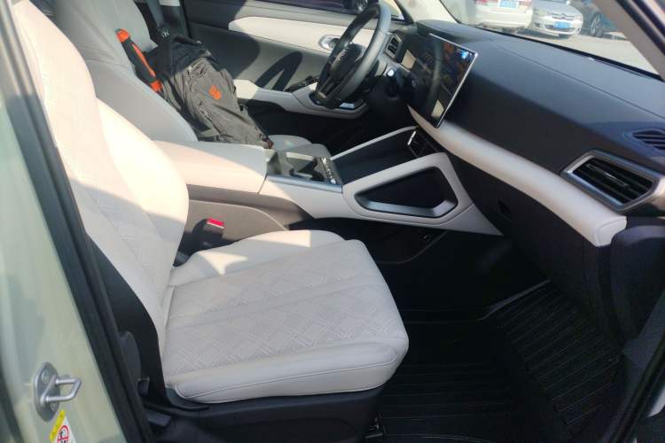 Used BYD Yuan UP 2025 Intelligent Driving Version 401 KM Dynamic Edition Right Front Seat