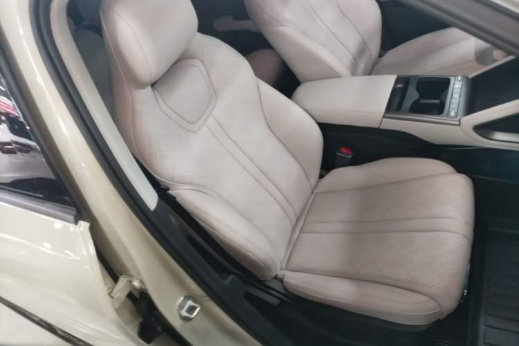 Used BYD Yuan UP 2025 Model 301KM Leading Version Right Front Seat
