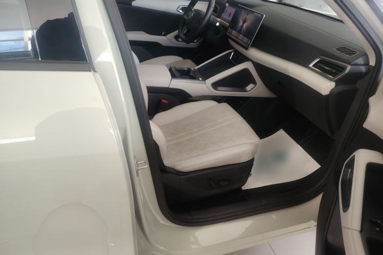 Used BYD Yuan UP 2025 Intelligent Driving Version 401 km Beyond-Range Edition Right Front Seat
