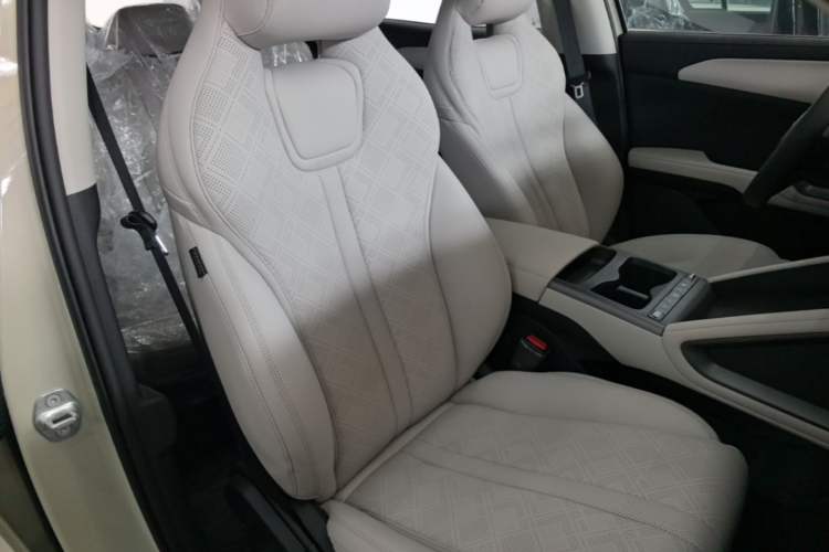 Used BYD Yuan UP 2025 Model 301KM Leading Version Right Front Seat