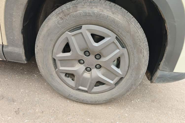 Used BYD Yuan UP 2025 Intelligent Driving Version 401 KM Dynamic Edition Right Front Wheel Hub