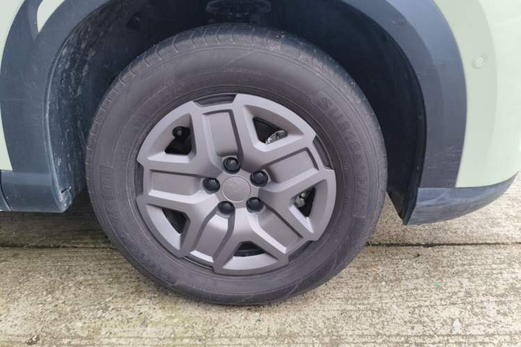Used BYD Yuan UP 2025 Intelligent Driving Version 401 KM Dynamic Edition Right Front Wheel Hub