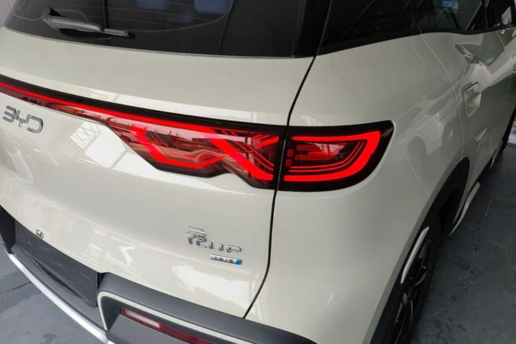Used BYD Yuan UP 2025 Intelligent Driving Version 401 km Beyond-Range Edition Right Rear Taillight