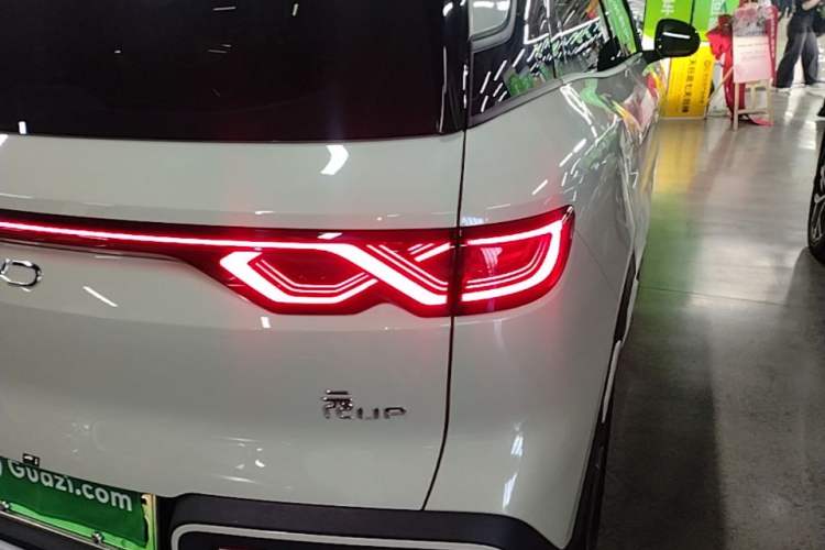 Used BYD Yuan UP 2025 Model 301KM Leading Version Right Rear Taillight