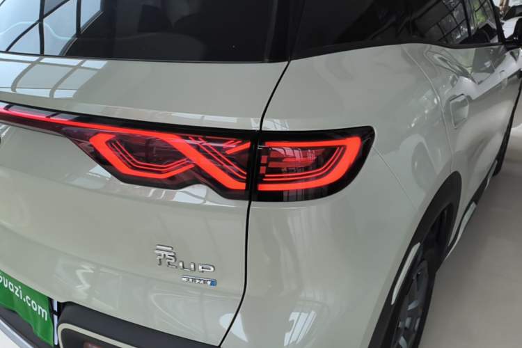 Used BYD Yuan UP 2025 Intelligent Driving Version 401 KM Dynamic Edition Right Rear Taillight