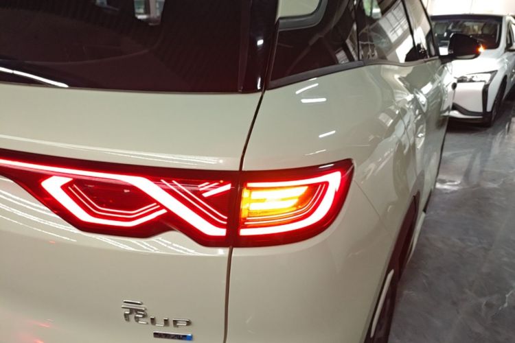 Used BYD Yuan UP 2025 Intelligent Driving Version 401 KM Dynamic Edition Right Rear Taillight