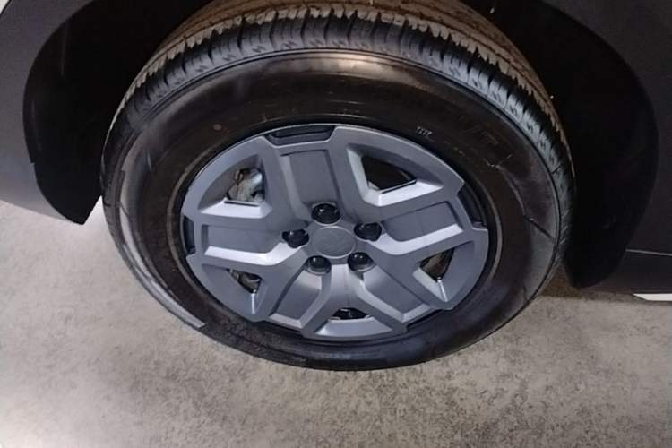 Used BYD Yuan UP 2025 Model 301KM Leading Version Right Rear Wheel Hub