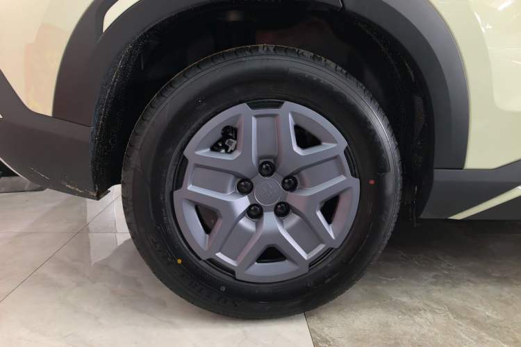 Used BYD Yuan UP 2025 Model 301KM Leading Version Right Rear Wheel Hub