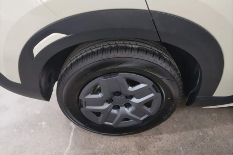 Used BYD Yuan UP 2025 Model 301KM Leading Version Right Rear Wheel Hub