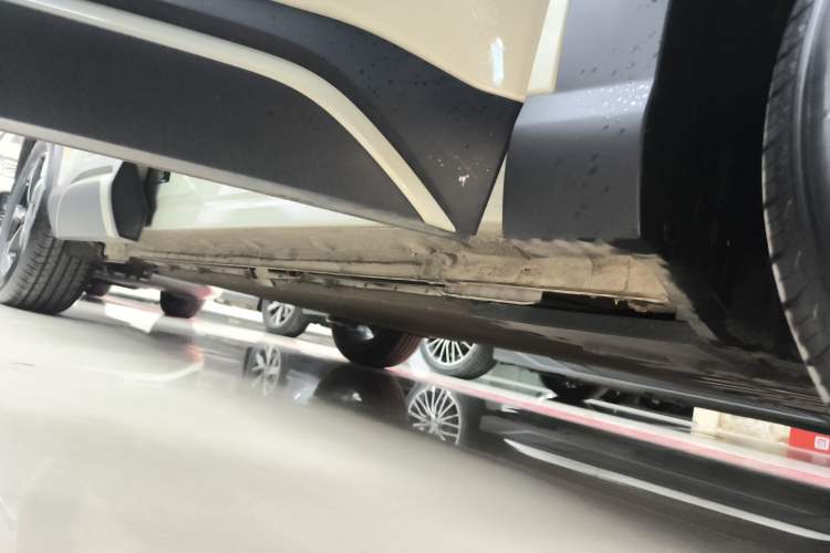 Used BYD Yuan UP 2025 Intelligent Driving Version 401 km Leading Edition Right Side Sill