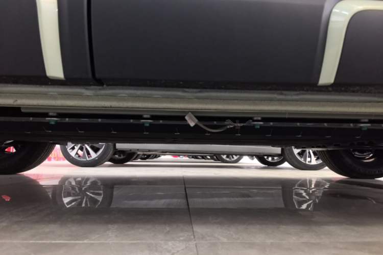 Used BYD Yuan UP 2025 Model 301KM Leading Version Right Side Sill