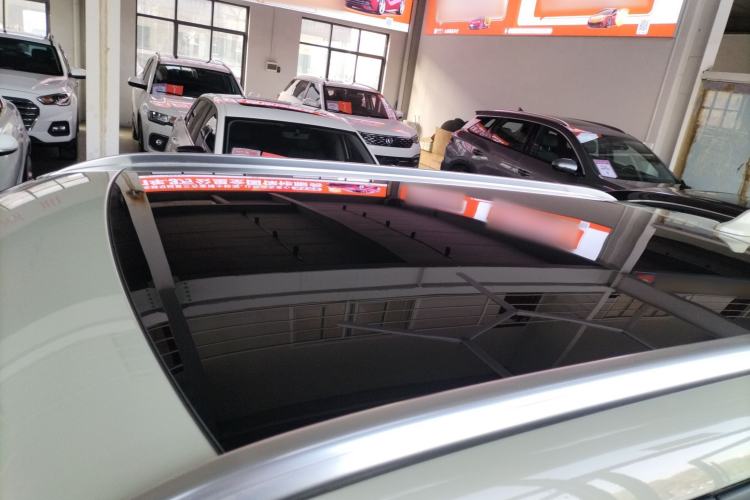 Used BYD Yuan UP 2025 Intelligent Driving Version 401 km Beyond-Range Edition Roof
