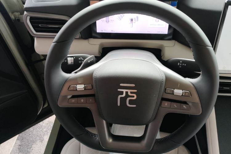 Used BYD Yuan UP 2025 Intelligent Driving Version 401 KM Dynamic Edition Steering Wheel