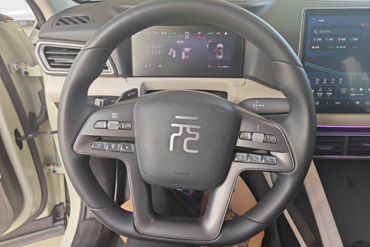 Used BYD Yuan UP 2025 Intelligent Driving Version 401 KM Dynamic Edition Steering Wheel